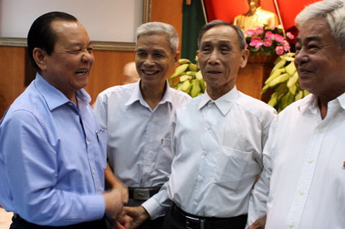 Tin TPHCM ngày 24/11/2012: Tổ đại biểu Quốc hội đơn vị 4 tiếp xúc cử tri quận 5 và quận 10 1